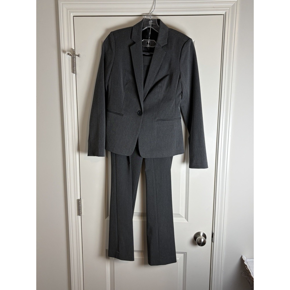 NWT!! Express women Dark Grey 2- piece pants suits, size 0
